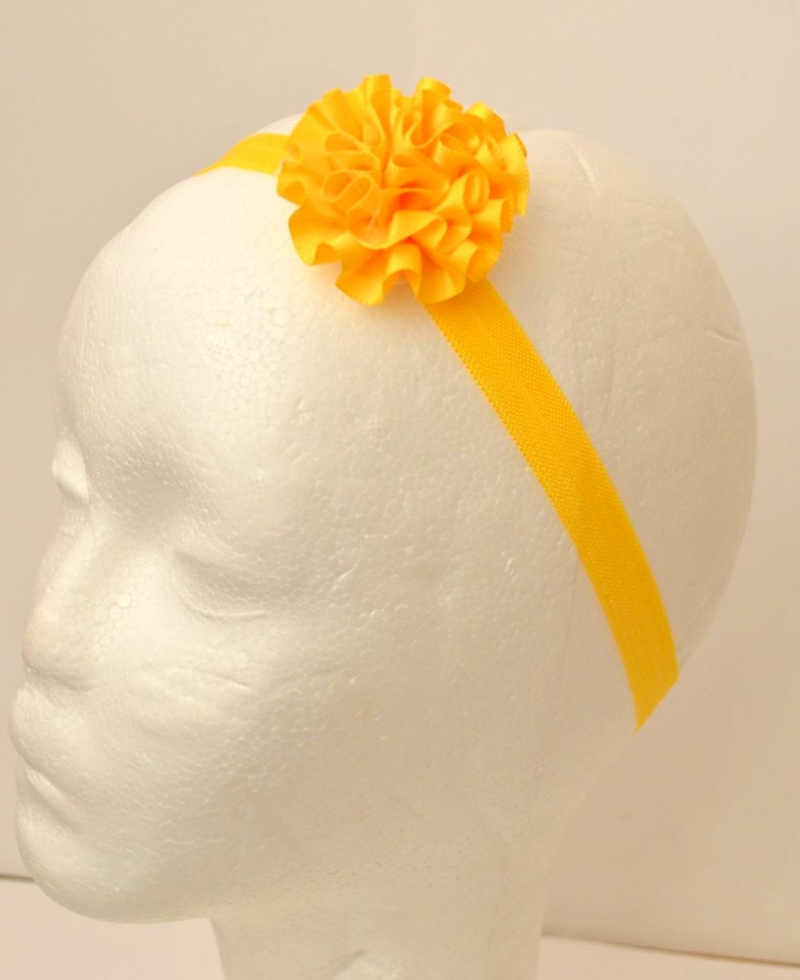 Stilinga geltonos spalvos galvajuostė gėlytė