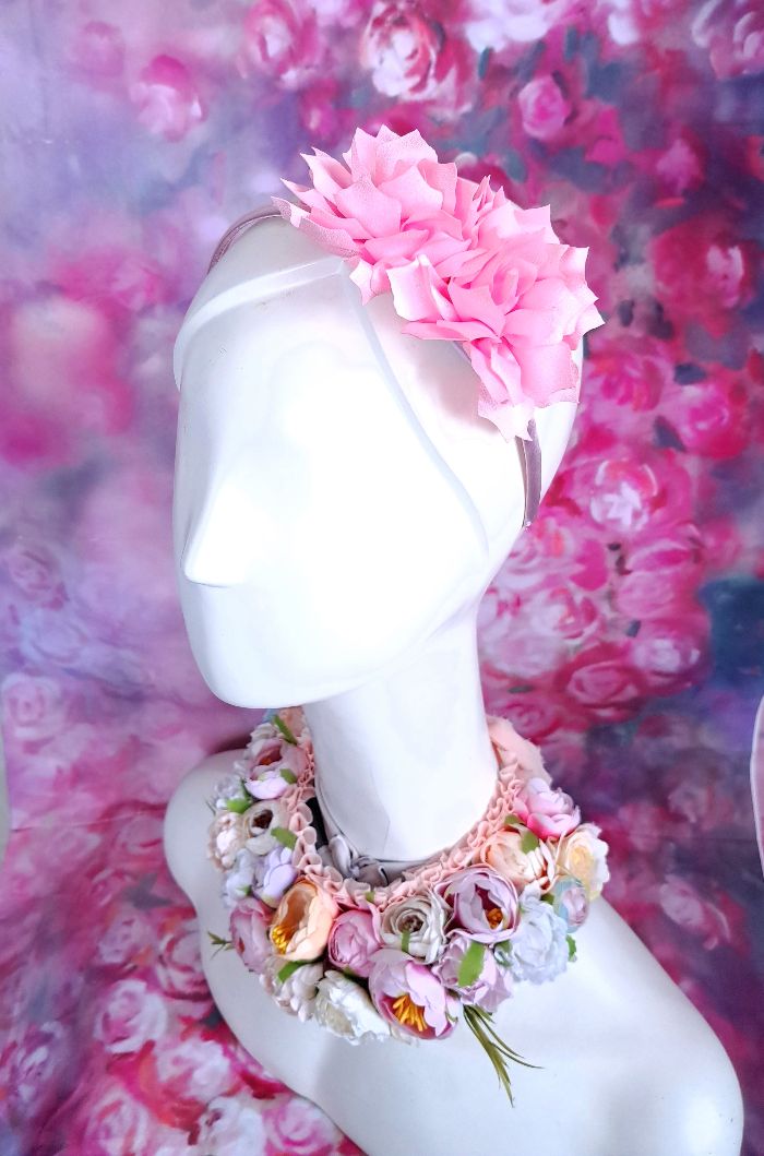 Rožinis lankelis su gėlėmis