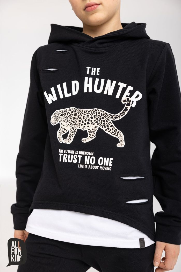 Juodas džemperis „The Wild Hunter“