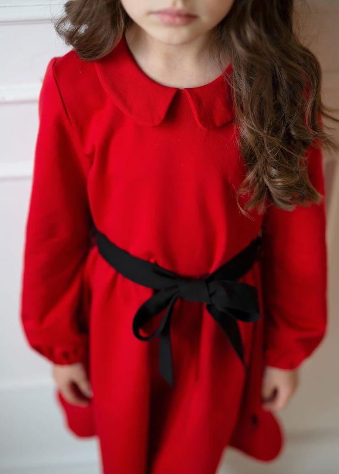 Raudona šventinė suknelė