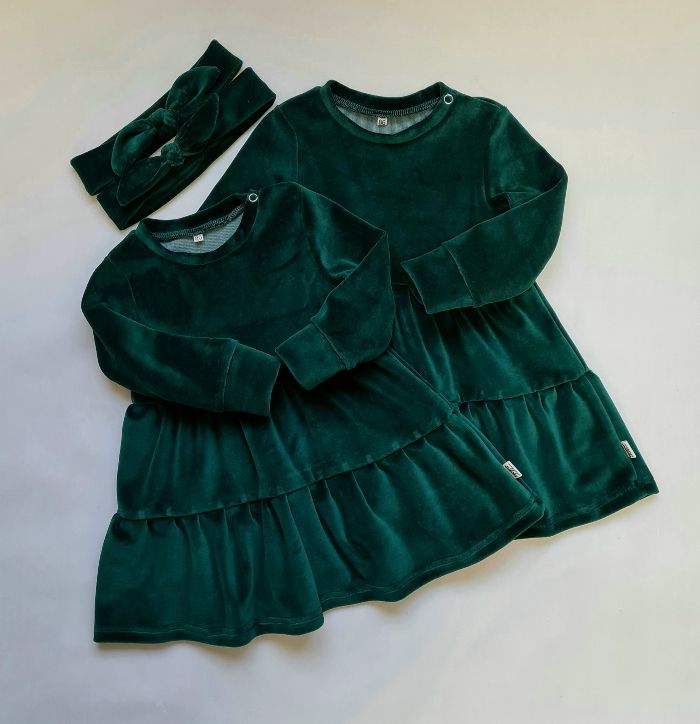Veliūrinė smaragdinės spalvos suknelė