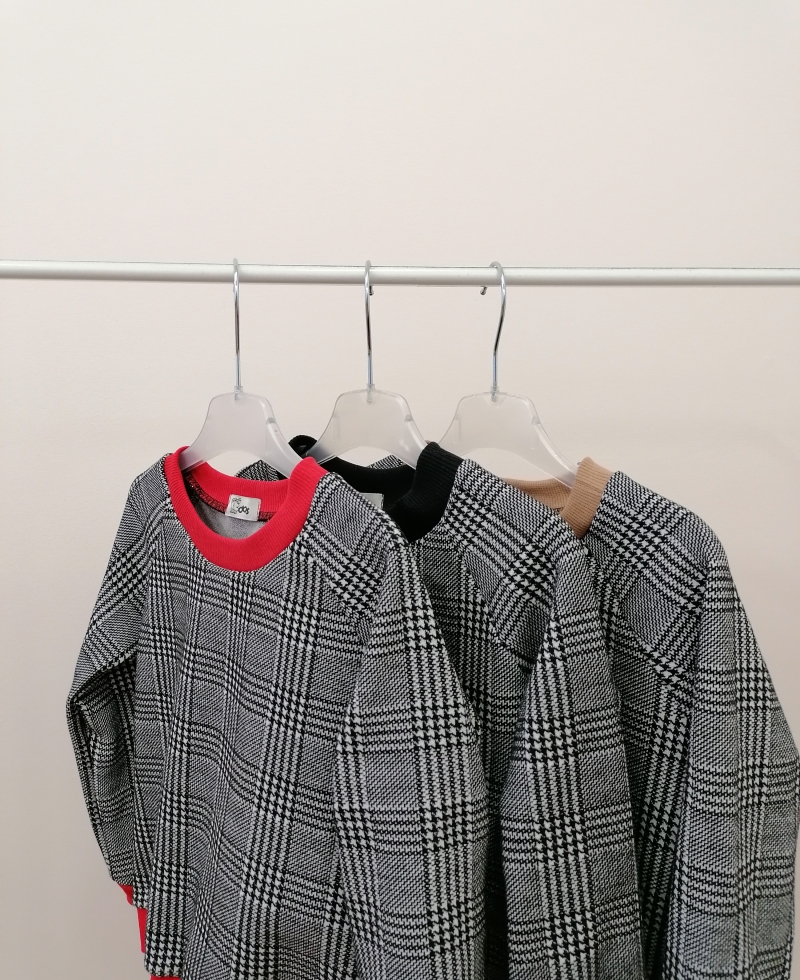 Languotas džemperis trijų spalvų pasirinkimas