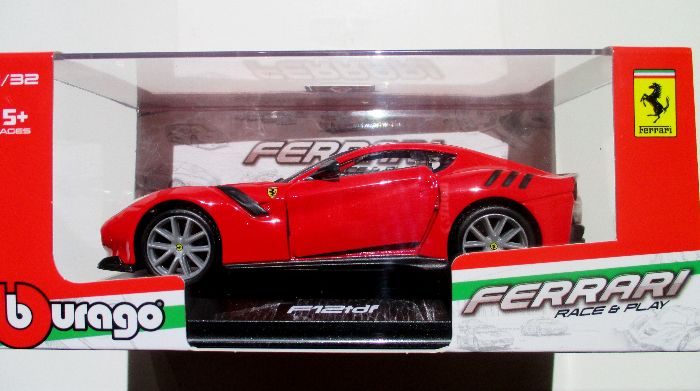 Automobilio „Ferrari F12tdf” modelis, 3+