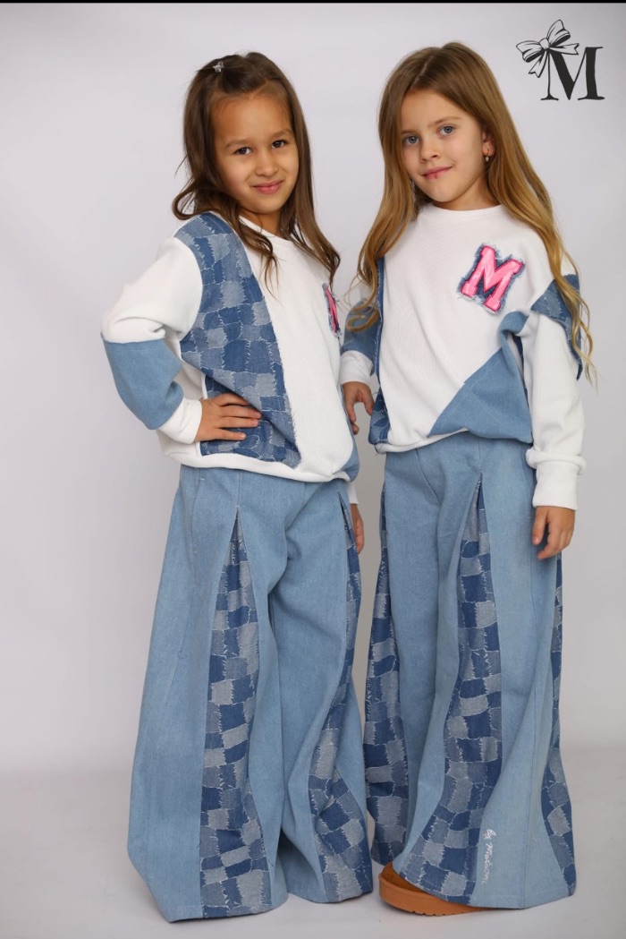 Malami platėjantys džinsai